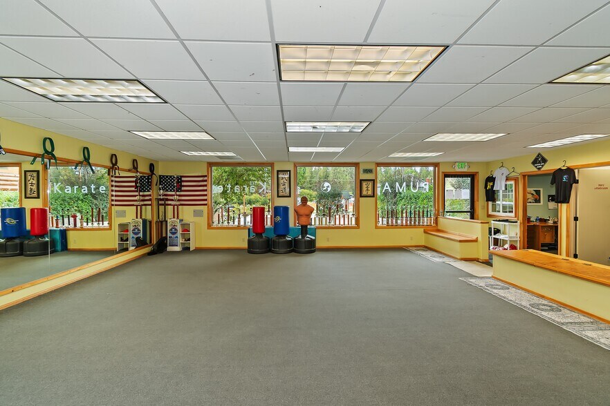 More Photos Of 42561 Moonridge Rd, Big Bear Lake Office For Sale