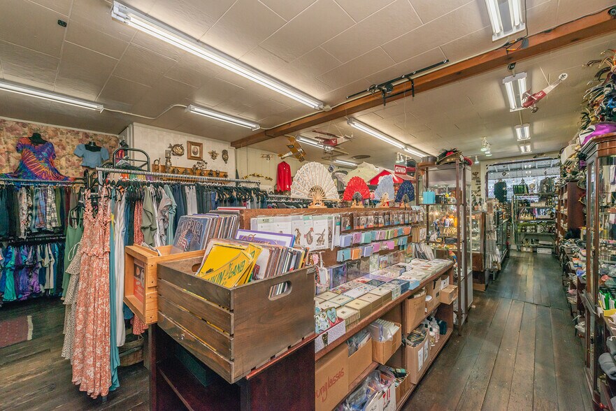 More Photos Of 481 Main St, Weaverville Hotel For Sale