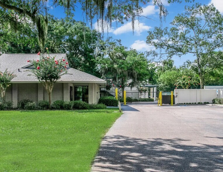 More Photos Of 78 Beach City Rd, Hilton Head Island Self Storage For Lease