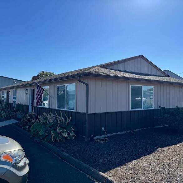 More Photos Of 33935 Highway 99E, Tangent Office Residential For Lease