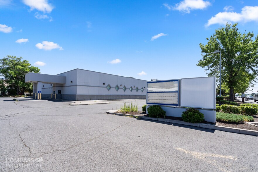 More Photos Of 2521 S 6th St, Klamath Falls General Retail For Sale