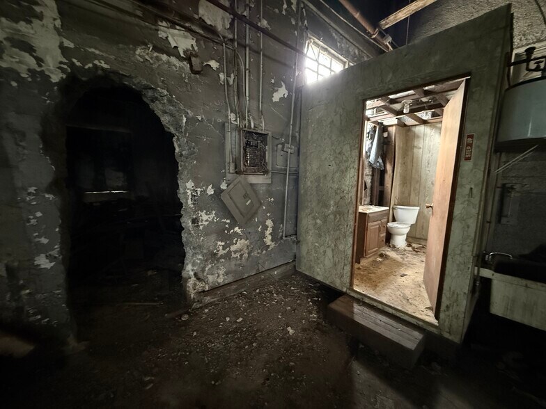 More Photos Of 22 Richmond Ave, Worcester Auto Repair For Sale