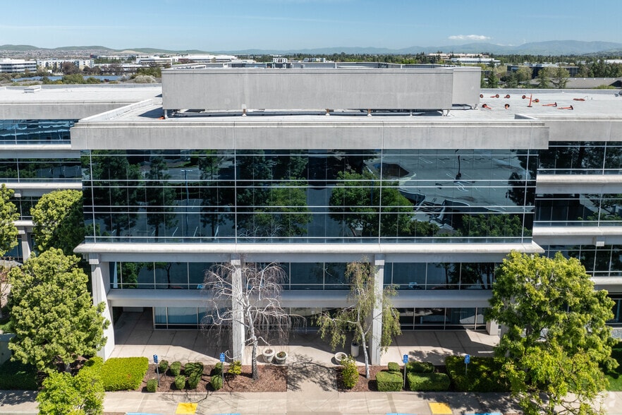 More Photos Of 5050 Hopyard Rd, Pleasanton Office For Sale