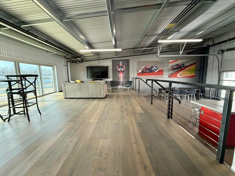 More Photos Of 161 W Speed Way, Pontiac Parking Garage For Sale