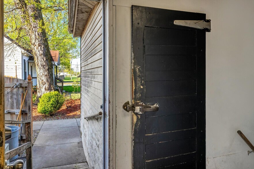 More Photos Of 108 S Old US Route 66, Hamel Restaurant For Sale