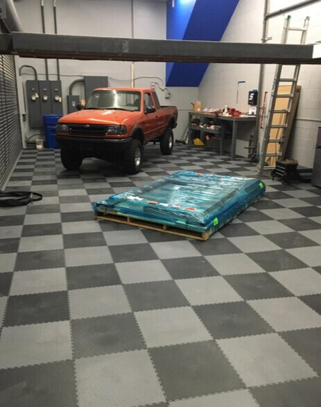 More Photos Of 18580 Ventura Blvd, Tarzana Loft Creative Space For Lease