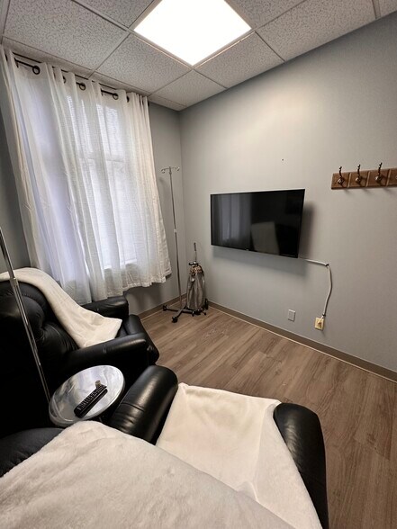 More Photos Of 1810 Erie Blvd E, Syracuse Office For Sale