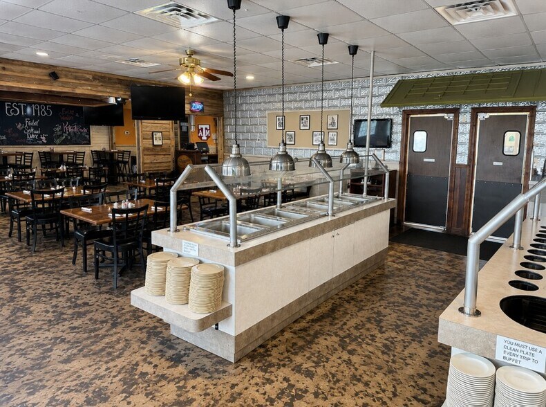 More Photos Of 701 N Crossroads, Leonard Restaurant For Sale