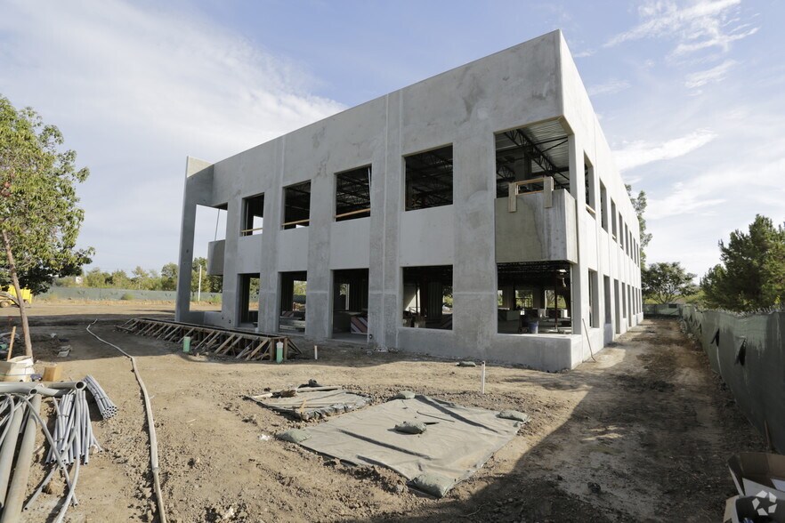 More Photos Of 75 Doppler, Irvine Loft Creative Space For Lease