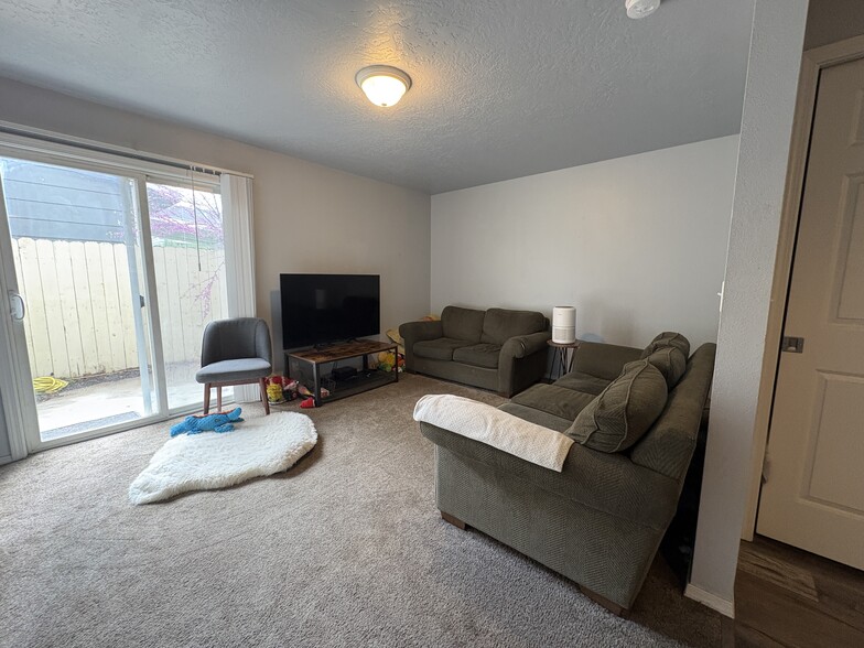 More Photos Of 119 E King St, Meridian Apartments For Sale