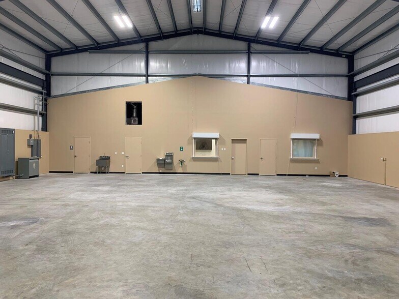 More Photos Of 5560 Kingpin Dr, Corpus Christi Warehouse For Lease