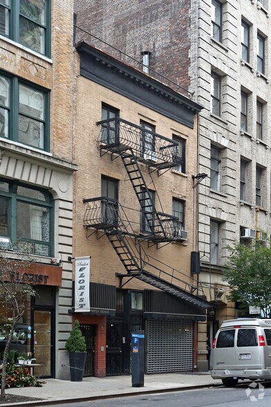 More Photos Of 112 W 17th St, New York Storefront Retail Office For Lease