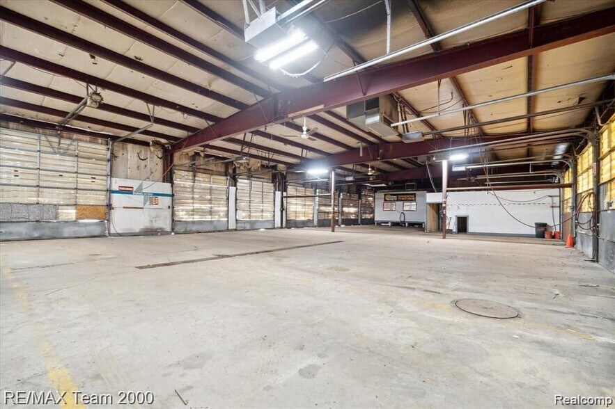 More Photos Of 2833 S Dort Hwy, Flint Light Manufacturing For Sale