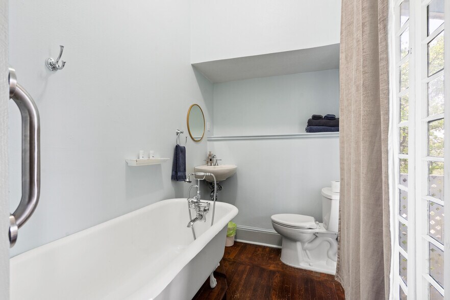 More Photos Of 1103 33rd St, Galveston Hotel For Sale
