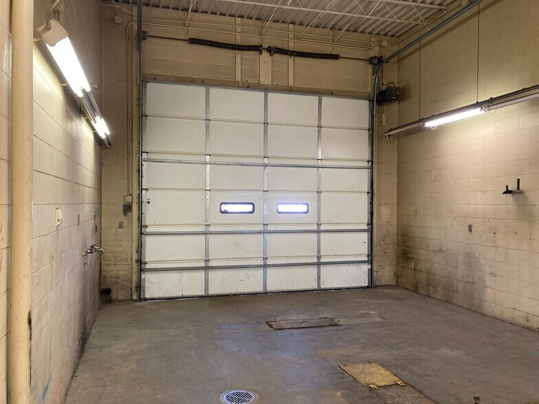 More Photos Of 3901 Lefferson Rd, Middletown Warehouse For Lease