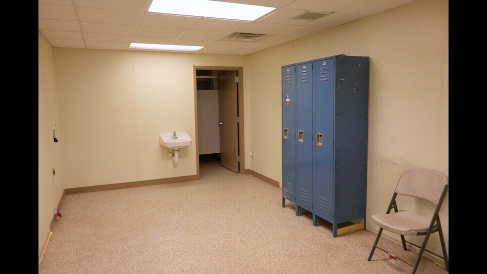 More Photos Of 45 Lagoon Rd, Rock Springs Warehouse For Lease