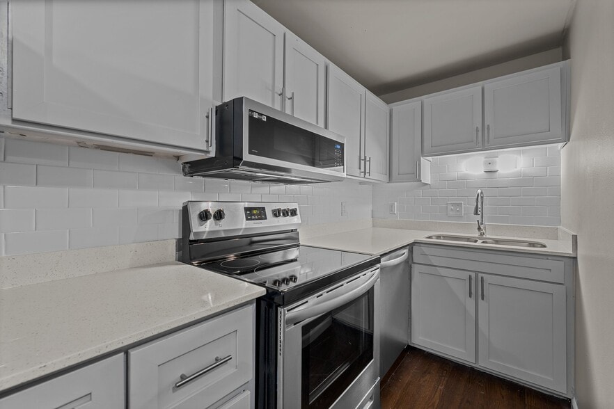 Primary Photo Of 600 Martin Luther King Jr Blvd, Chapel Hill Apartments For Sale