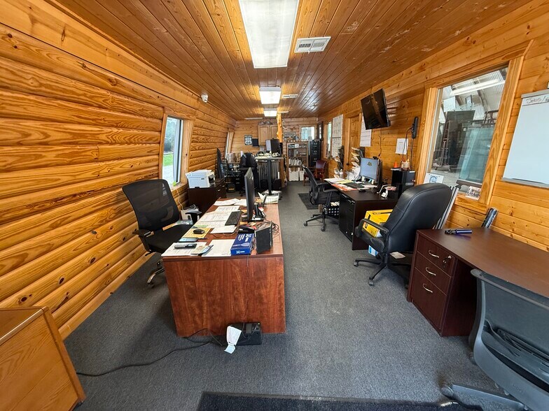 More Photos Of 421 N 2nd St, Sapulpa Truck Terminal For Sale