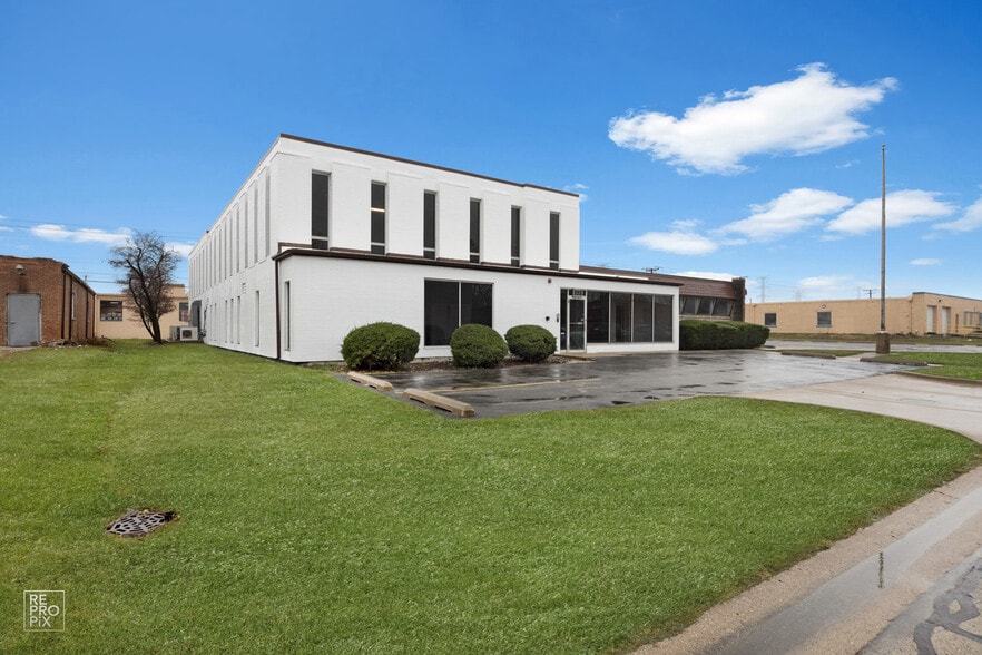 More Photos Of 223 Interstate Rd, Addison Light Manufacturing For Sale