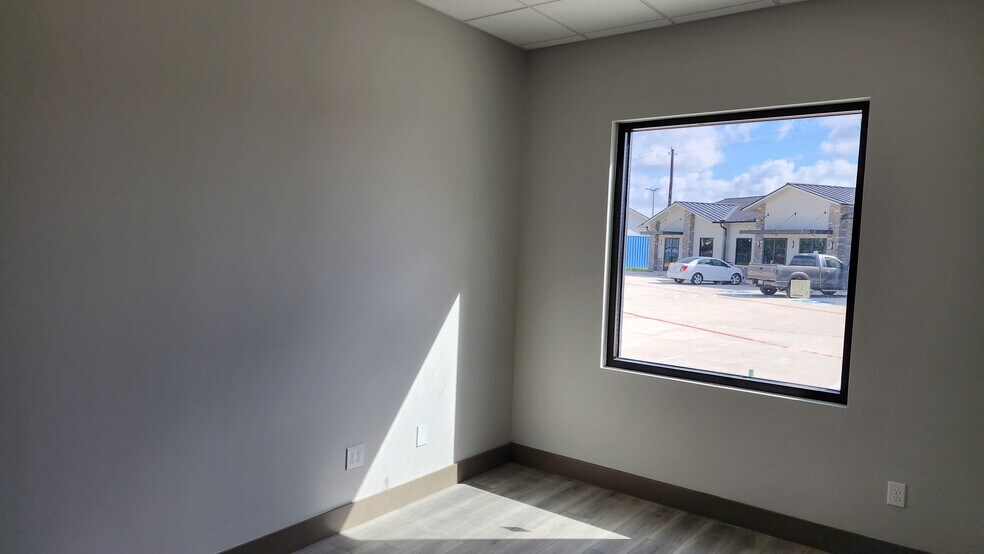 More Photos Of 1849 Forest Park Ln, Pearland Medical For Sale