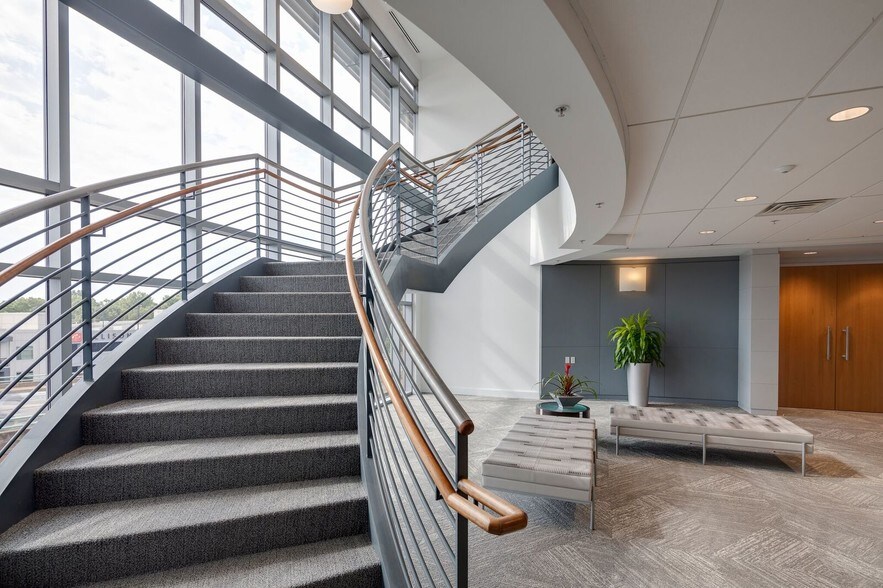 More Photos Of 200 E Broad St, Greenville Office For Lease