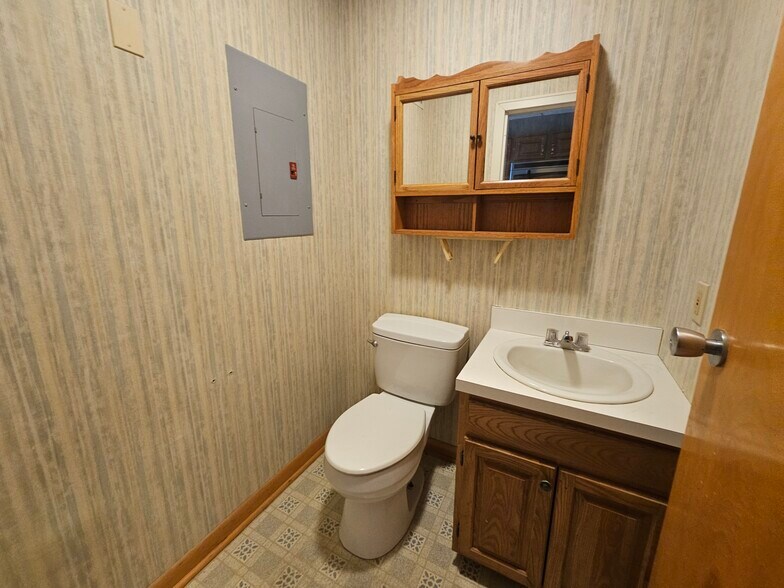 More Photos Of 1755 Meriden Waterbury Tpke, Plantsville Office Residential For Sale