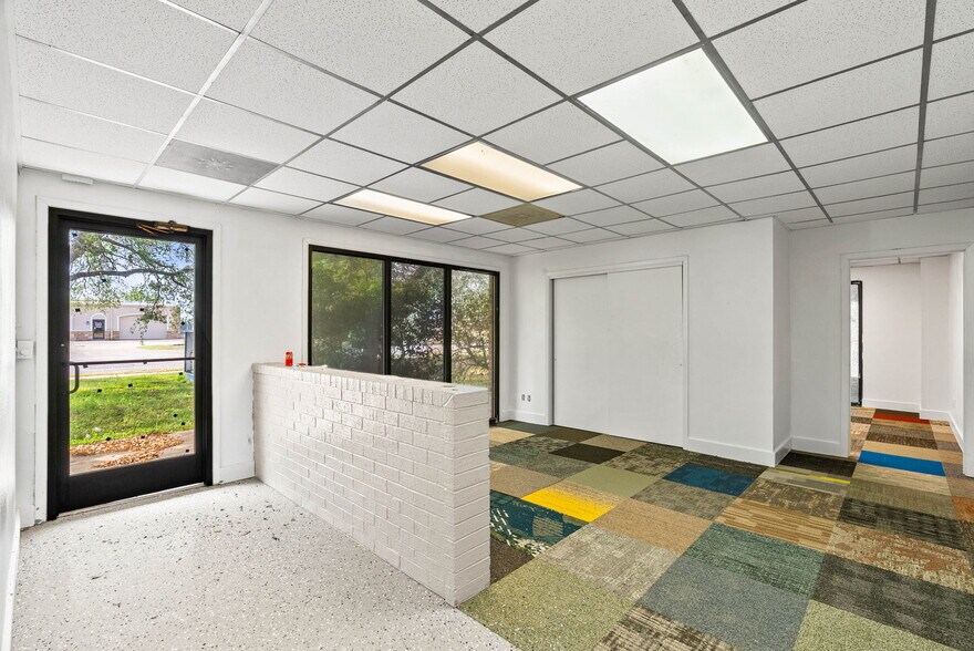 More Photos Of 3806 E Rio Grande St, Victoria Warehouse For Sale