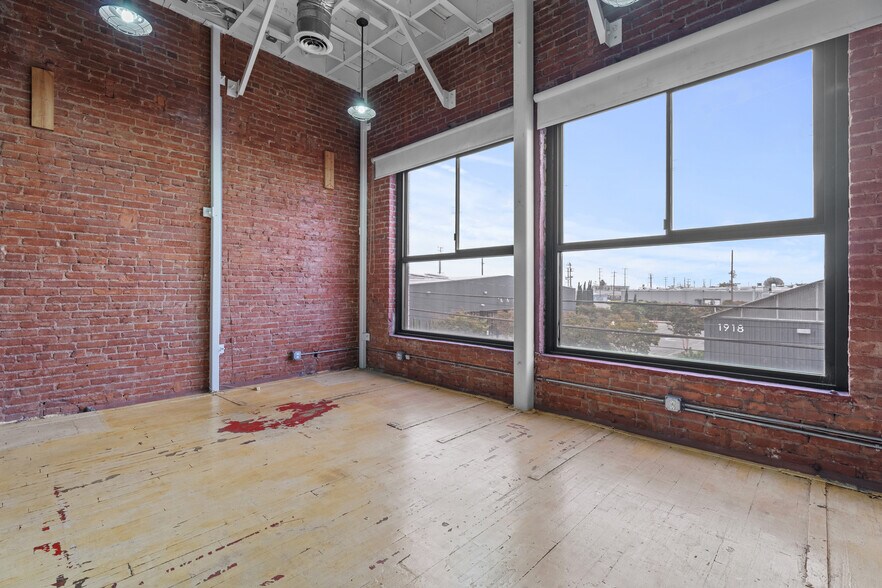 More Photos Of 1931 Bay St, Los Angeles Showroom For Lease