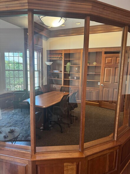 More Photos Of 134 Northwoods Blvd, Columbus Office For Lease