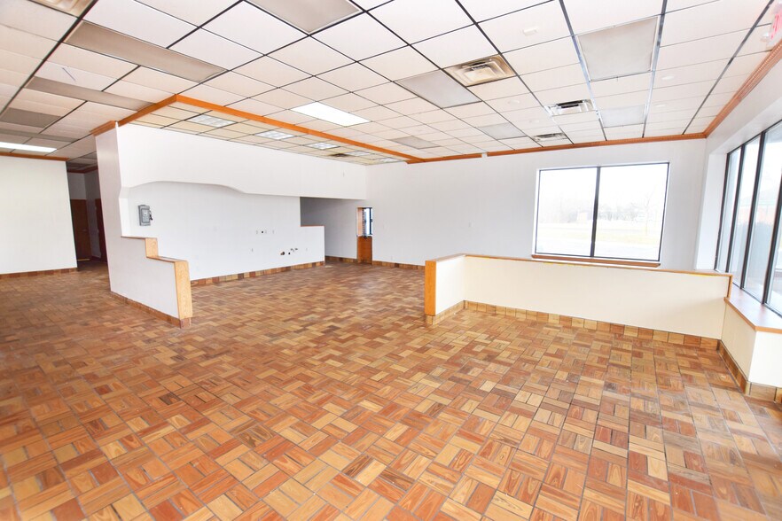 More Photos Of 1344-1358 E Bristol Rd, Burton Freestanding For Lease