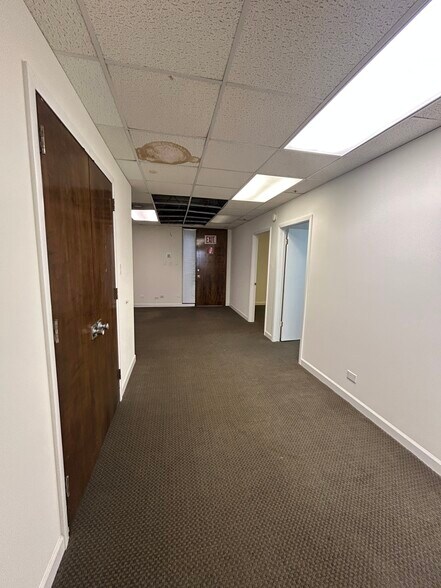 More Photos Of 7161 N Cicero Ave, Lincolnwood Office For Lease
