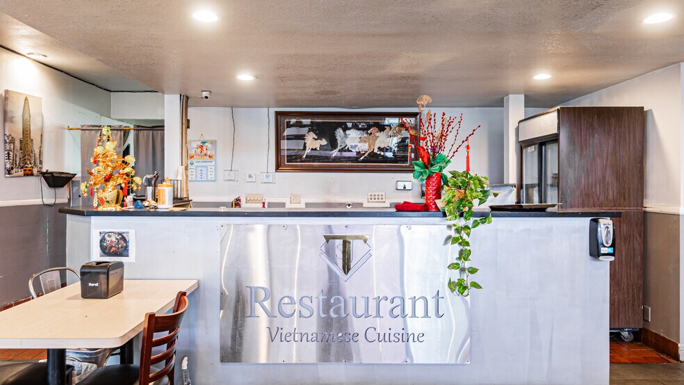 More Photos Of 1280 E Holt Ave, Pomona Restaurant For Lease