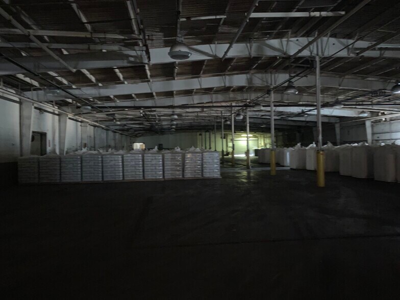 More Photos Of 1550 Phillips St, Dyersburg Manufacturing For Lease
