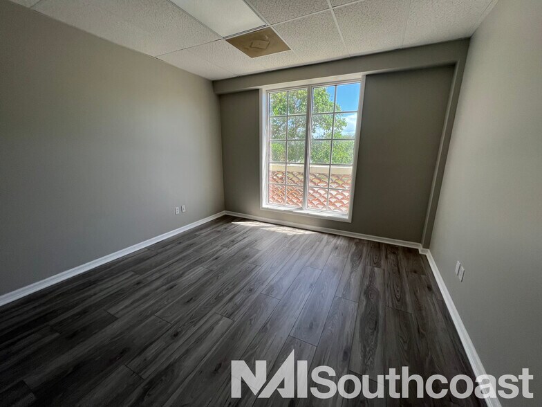 More Photos Of 7000 SE Federal Hwy, Stuart Office For Lease