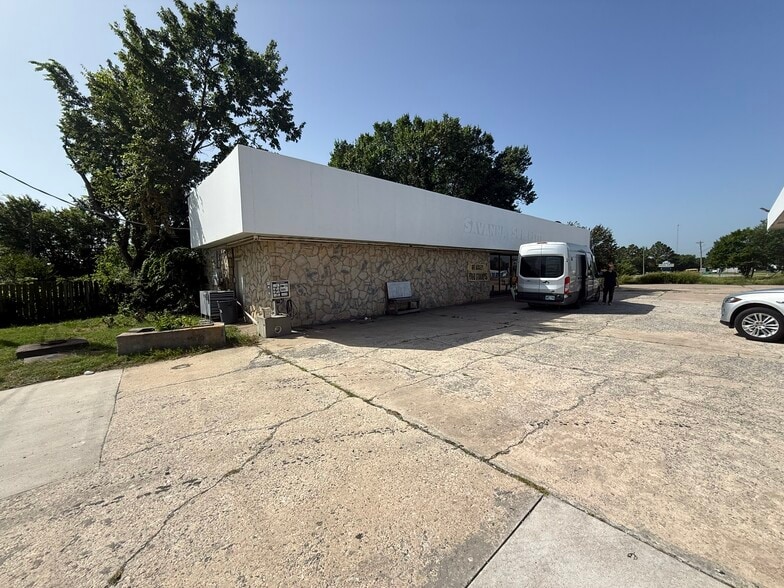 More Photos Of 319 Choctaw Ave, Savanna Convenience Store For Sale