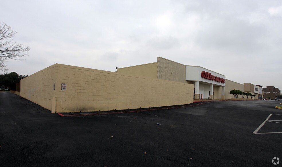 More Photos Of 1004 E Southmore Ave, Pasadena Unknown For Lease