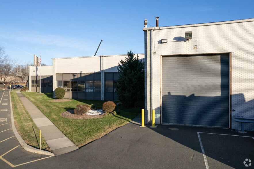 More Photos Of 301 Mayhill St, Saddle Brook Manufacturing For Lease