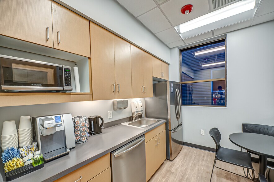 More Photos Of 24 Railroad Ave, Patchogue Office For Sale