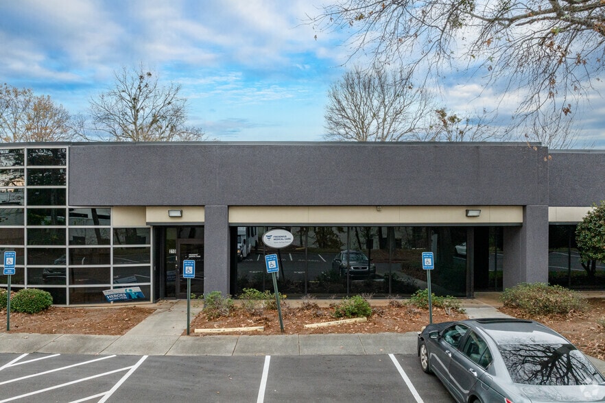 More Photos Of 7840 Roswell Rd, Sandy Springs Unknown For Lease