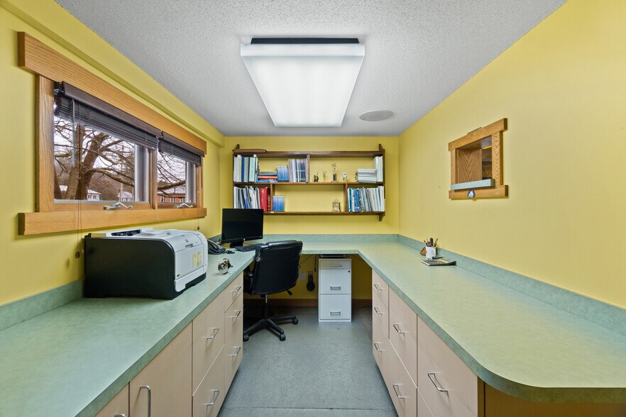 More Photos Of 197 Norwich New London Tpke, Uncasville Medical For Sale