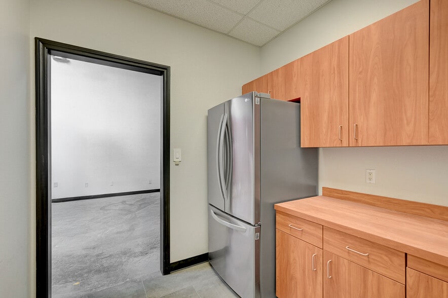 More Photos Of 3068 E Sunset Rd, Las Vegas Warehouse For Sale
