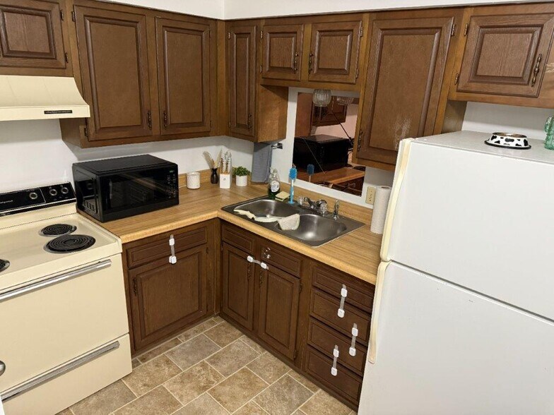 More Photos Of 115 S 5th Ave W, Newton Apartments For Sale