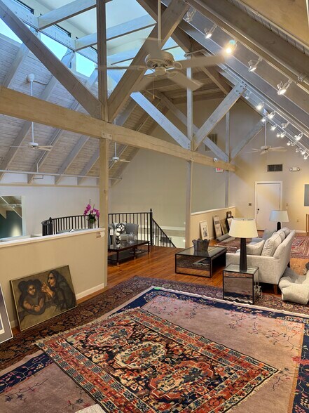 More Photos Of 10 Target Rd, Hilton Head Island General Retail For Lease