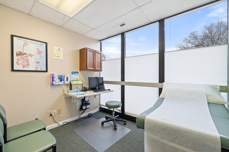 More Photos Of 2616 Sherwood Hall Ln, Alexandria Medical For Sale