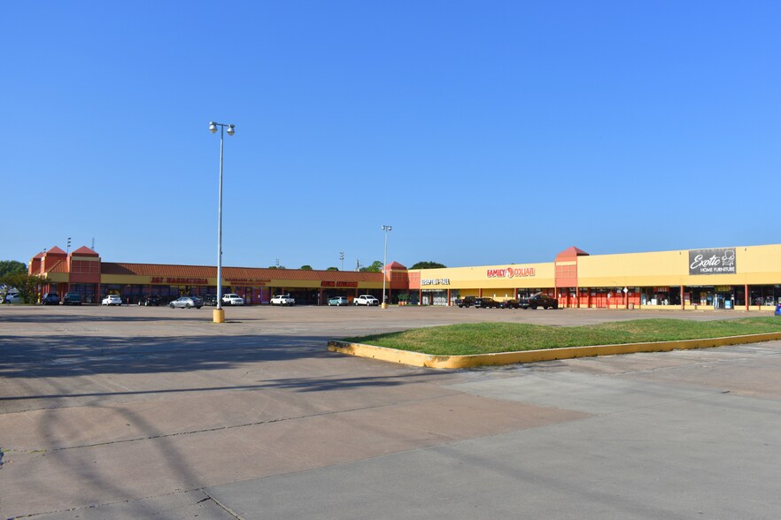 More Photos Of 9700-9950 Fondren Rd, Houston Unknown For Lease
