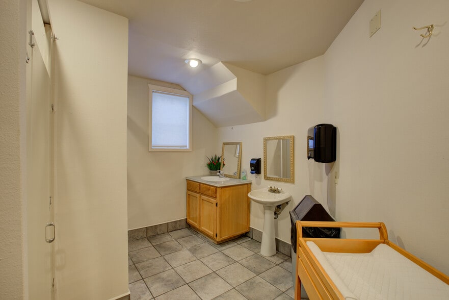 More Photos Of 809 Main Roseburg, Roseburg Lodge Meeting Hall For Sale
