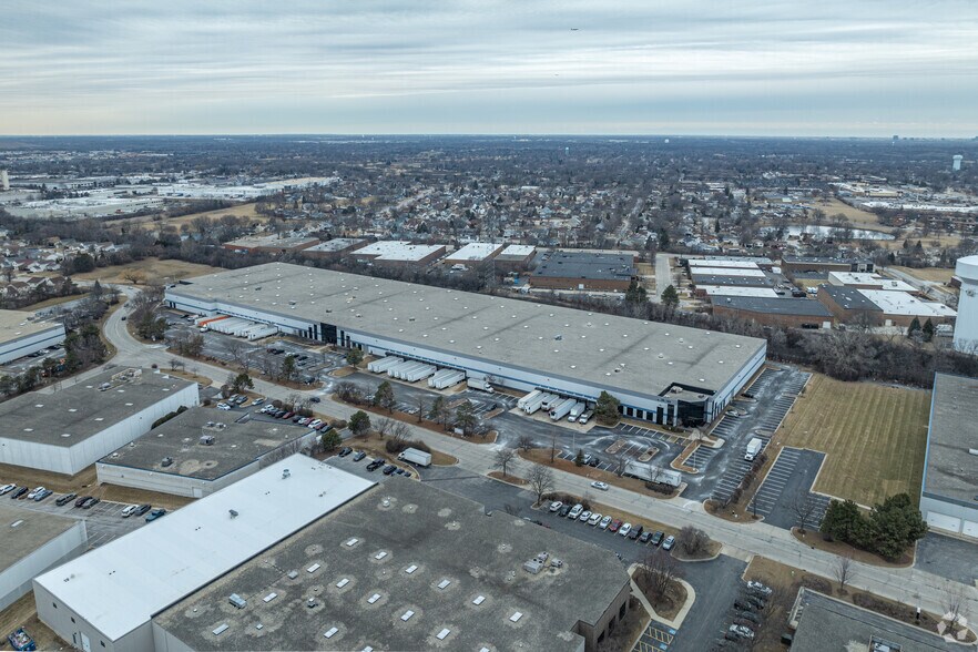 More Photos Of 50-140 Exchange Blvd, Glendale Heights Warehouse For Lease