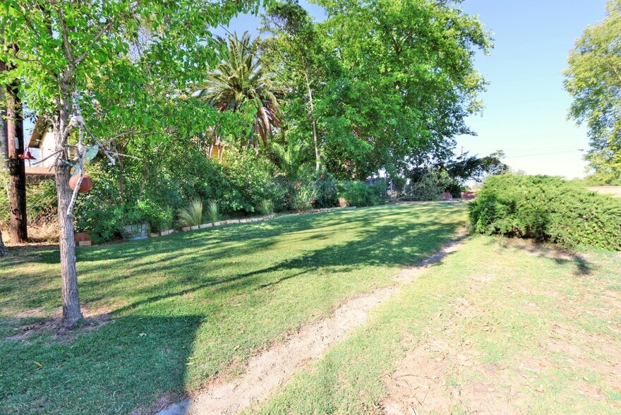 More Photos Of 7301 E Levee Rd, Rio Linda Apartments For Sale