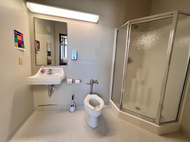 More Photos Of 202 Diamond Springs Trl, Ogallala Medical For Sale