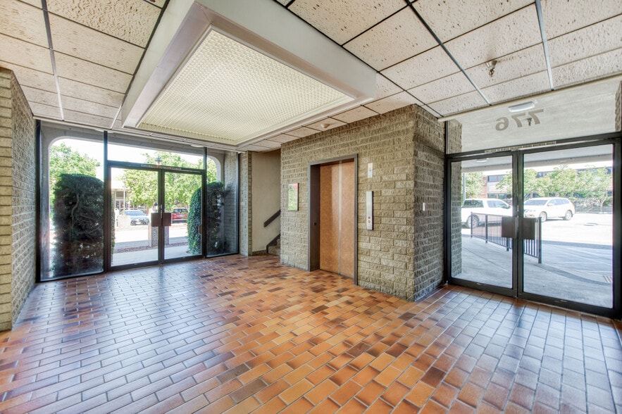 More Photos Of 776 E Shaw Ave, Fresno Office For Lease